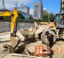 操美女忧B在线免费看高温下的坚守｜道路建设者用汗水铺就畅通路